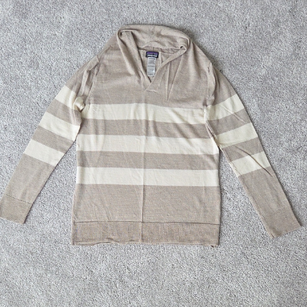 Patagonia Women's Sweater in Beige and Cream